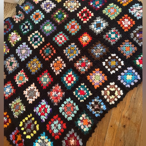 vintage handmade granny square crochet blanket - Picture 5 of 5